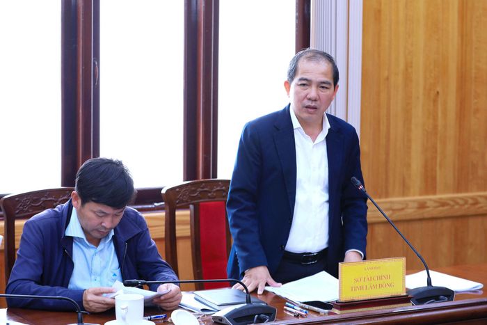 Tỉnh ủy viên, Giám đốc Sở Tài chính Lâm Đồng Lê Ngọc Tiến báo cáo cụ thể về kết quả tháo gỡ các dự án và các dự án còn vướng mắc