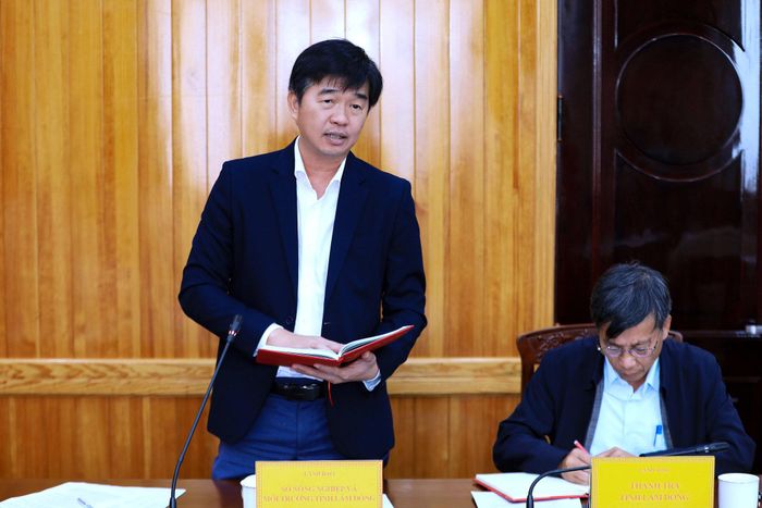 Tỉnh ủy viên, Giám đốc Sở Nông nghiệp và Môi trường Lâm Đồng Phan Nguyễn Hoàng Tân báo cáo việc tháo gỡ các dự án thuộc thẩm quyền