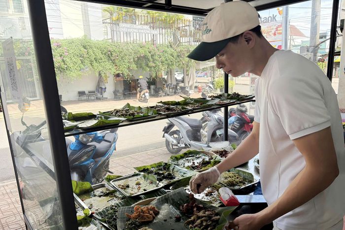 Quán cơm đồng bào tại Phường 1 Bảo Lộc phục vụ các món ăn truyền thống của dân tộc