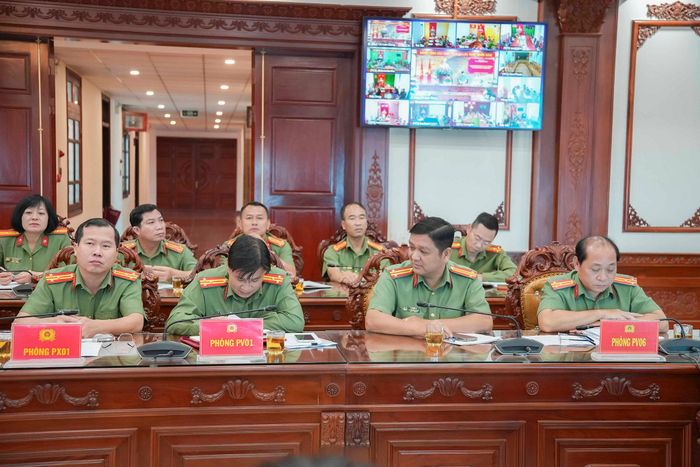 Các đại biểu thuộc Phòng Hồ sơ nghiệp vụ và các phòng thuộc Công an tỉnh Lâm Đồng