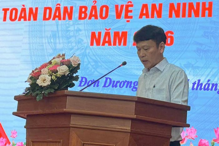 Đồng chí Trần Hùng Dũng, Phó Bí thư Đảng ủy xã, Chủ tịch UBND xã, phát biểu tại Ngày hội
