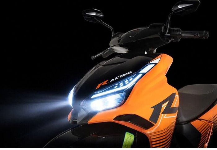 Hệ thống chiếu sáng công nghệ LED hiện đại (Ảnh: Yadea).