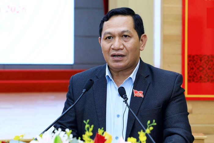 Ủy viên Ban Thường vụ Tỉnh ủy, Phó Chủ tịch HĐND tỉnh Lâm Đồng K' Mák báo cáo hoạt động 7 tháng đầu năm của Thường trực HĐND 2 cấp