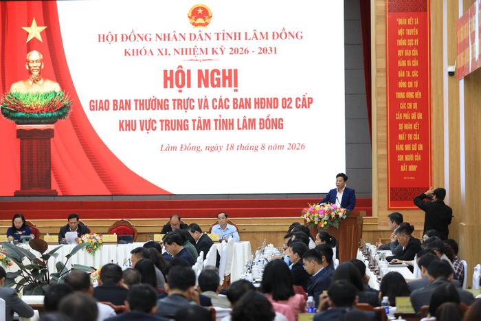 Chủ tịch HĐND tỉnh Lâm Đồng Lưu Văn Trung phát biểu tại hội nghị