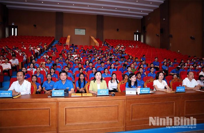 Các đại biểu dự hội nghị.