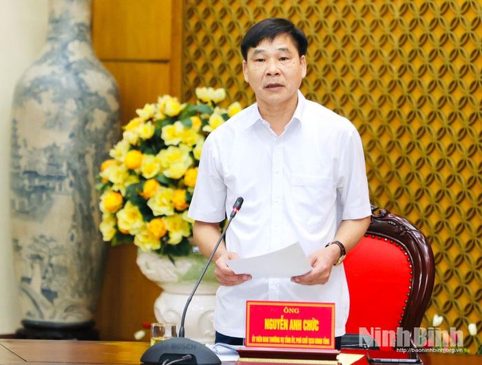 Đồng chí Nguyễn Anh Chức, Ủy viên Ban Thường vụ Tỉnh ủy, Phó Chủ tịch UBND tỉnh phát biểu tại hội nghị.