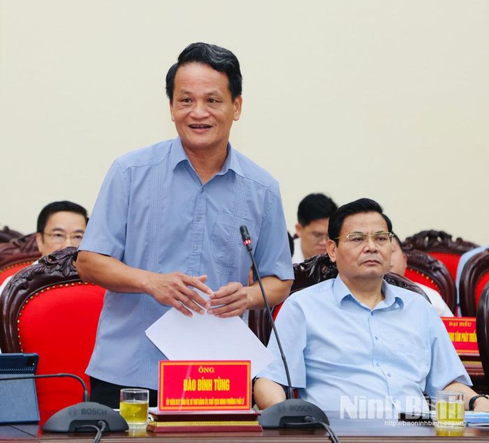 Đồng chí Đào Đình Tùng, Ủy viên Ban Thường vụ Tỉnh ủy, Bí thư Đảng ủy, Chủ tịch HĐND phường Phủ Lý phát biểu tại hội nghị.