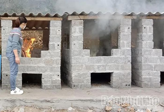 Ở một số địa bàn nông thôn, vùng núi của tỉnh, mô hình lò đốt rác gia đình đang phát huy hiệu quả trong xử lý rác thải sinh hoạt.