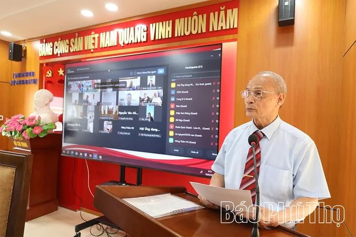 Đại diện Hội Ứng dụng năng lượng sinh học tỉnh phát biểu tại hội thảo.