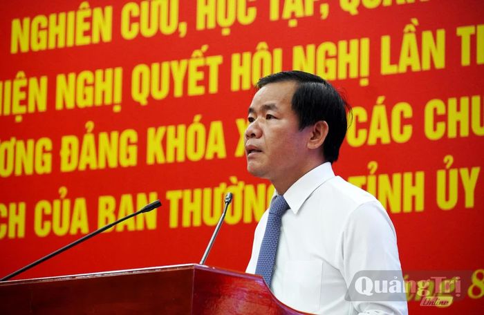 Đồng chí Nguyễn Văn Phương, Bí thư Tỉnh ủy quán triệt nội dung cốt lõi, điểm mới, trọng tâm của các nghị quyết, kết luận, quy định được thông qua tại Hội nghị Trung ương 3 - Ảnh: X.P