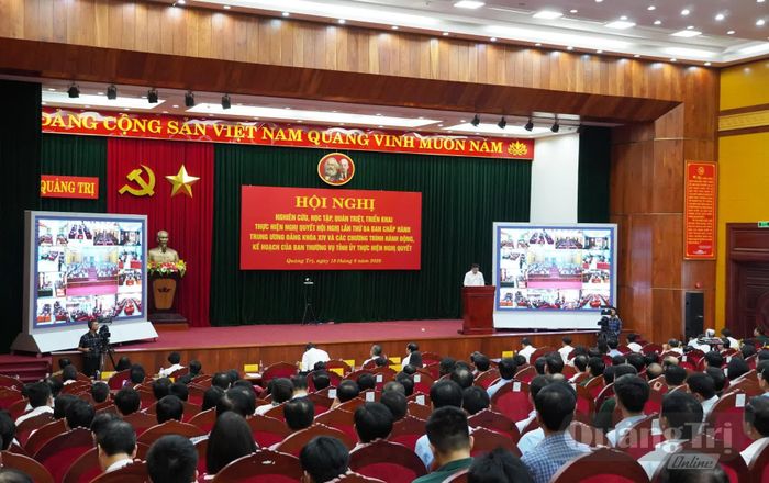 Hội nghị được phát trực tiếp trên sóng của Báo và phát thanh, truyền hình Quảng Trị - Ảnh: X.P