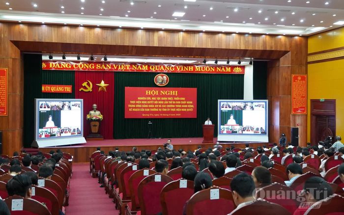 Toàn tỉnh có 1.728 điểm cầu, hơn 69.600 đảng viên tham gia nghiên cứu, học tập, quán triệt hội nghị - Ảnh: X.P