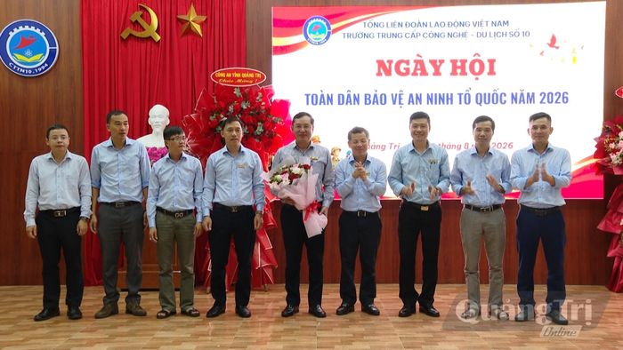 Công bố quyết định thành lập Ban Chỉ đạo xây dựng trường “Điển hình về phong trào toàn dân bảo vệ an ninh Tổ quốc” năm 2026 - Ảnh: K.H