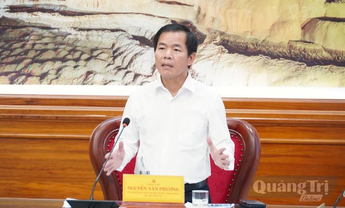 Đồng chí Nguyễn Văn Phương, Bí thư Tỉnh ủy cho rằng việc cung cấp dịch vụ công qua dịch vụ bưu chính công ích là mô hình quản trị hiện đại - Ảnh: Q.V
