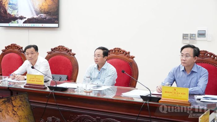 Các đại biểu tham dự buổi làm việc - Ảnh: Q.V