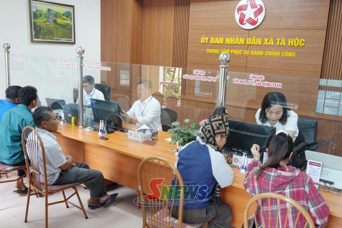 Trung tâm Phục vụ hành chính công xã Tà Hộc đẩy mạnh chuyển đổi số trong thực hiện nhiệm vụ.
