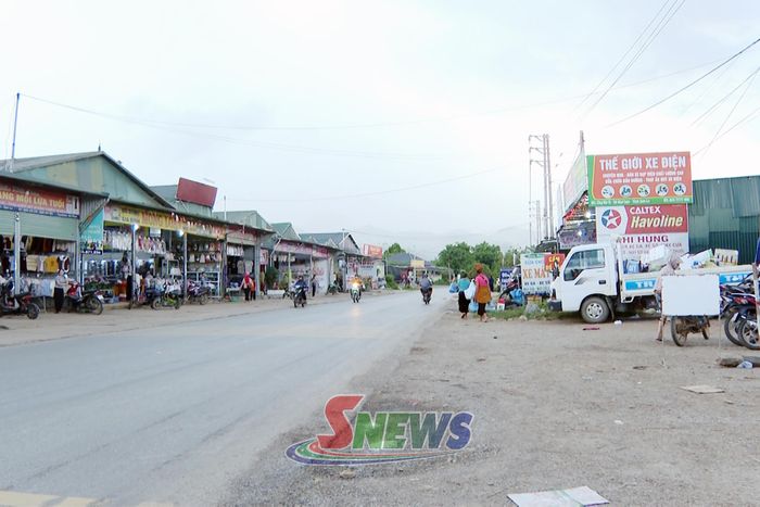 Khu vực cổng chợ Nà Sy không còn tình trạng phương tiện dừng, đỗ trên lòng đường, vỉa hè.