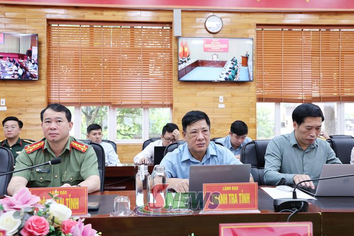 Đại biểu các cơ quan, đơn vị dự hội nghị tại điểm cầu Bộ CHQS tỉnh