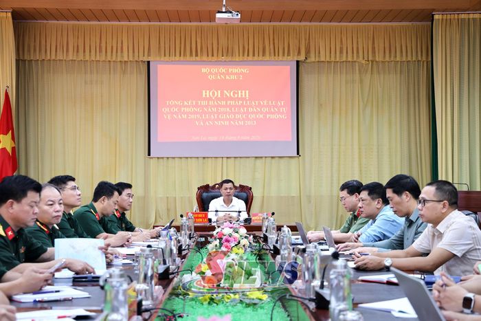 Đại biểu dự hội nghị tại điểm cầu Bộ CHQS tỉnh.