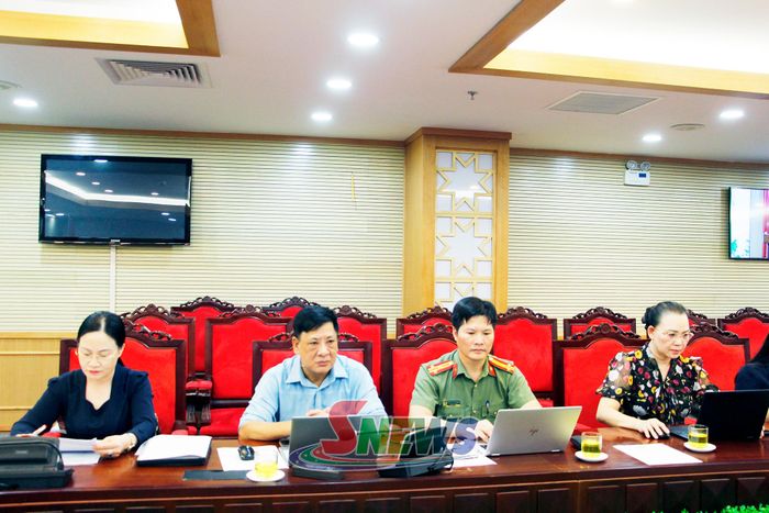 Đại diện các sở, ngành dự hội nghị.