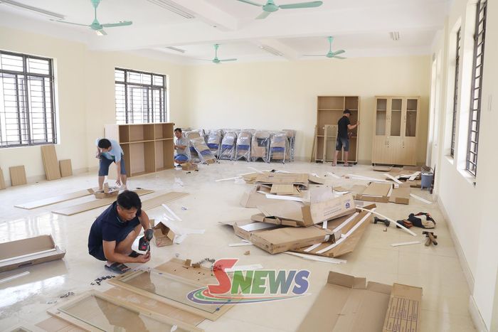 Lắp đặt thiết bị tại các phòng chức năng.