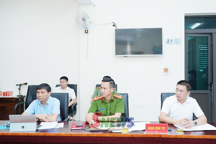 Đại diện một số sở, ngành dự cuộc làm việc.