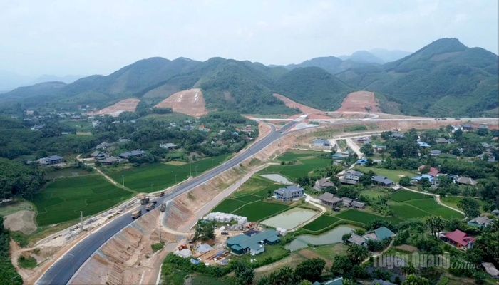 Nguồn lực đất đai được khơi thông tạo điều kiện đẩy nhanh tiến độ đường cao tốc Tuyên Quang - Hà Giang.