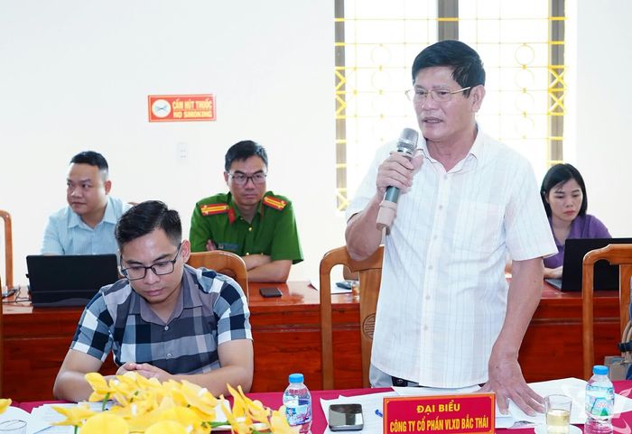 Đại diện doanh nghiệp nêu ý kiến tại buổi làm việc.