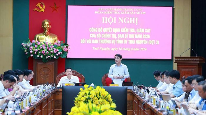 Đồng chí Nghiêm Xuân Thành, Ủy viên Trung ương Đảng, Phó Chủ nhiệm Ủy ban Kiểm tra Trung ương chủ trì Hội nghị.