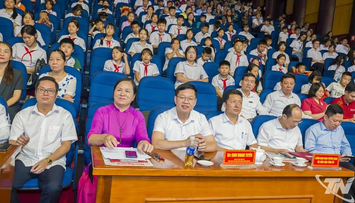 Đại biểu dự Chương trình.