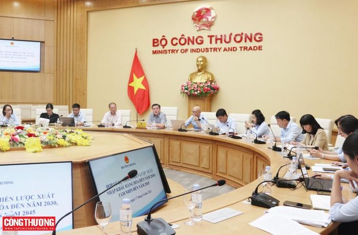 Bộ Công Thương họp về dự thảo Chiến lược xuất nhập khẩu hàng hóa đến năm 2030, tầm nhìn đến năm 2045.