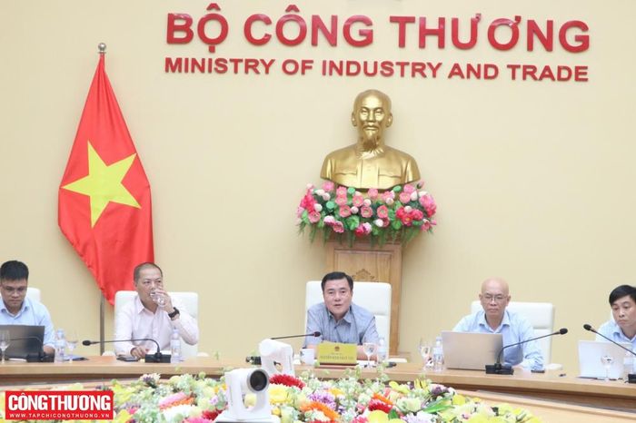 Thứ trưởng Nguyễn Sinh Nhật Tân phát biểu định hướng nội dung cuộc họp