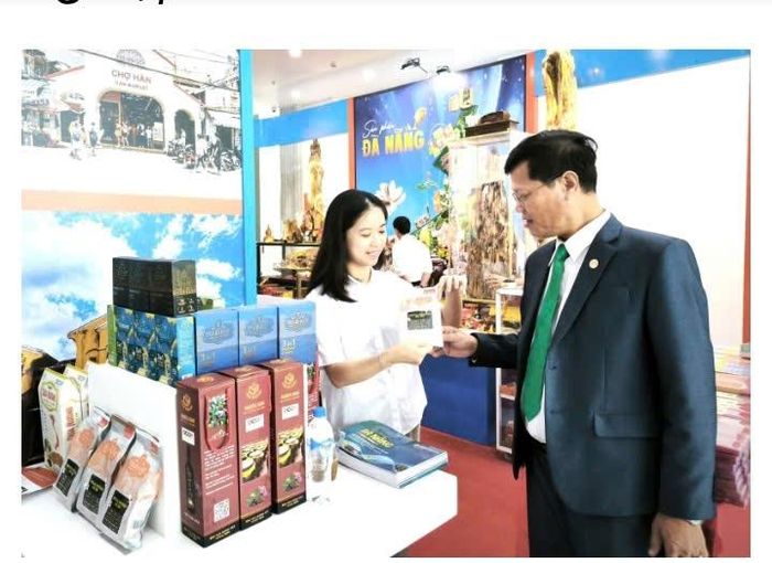 Cà phê rang xay Tourane là dòng cà phê chất lượng cao mang đậm bản sắc thương hiệu Đà Nẵng. Được tuyển chọn từ hạt Robusta và Arabica thượng hạng của Việt Nam cùng quy trình rang kỹ thuật chuẩn xác, Tourane mang đến hương vị đậm đà, chuẩn gu và trọn vẹn hương thơm nguyên bản.