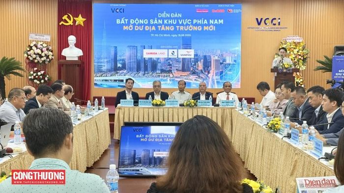 Phiên tọa đàm với chủ đề “Động lực cho doanh nghiệp” do nhà báo Phạm Hùng - Phó Tổng Biên tập Tạp chí Diễn đàn Doanh nghiệp điều phối, với sự tham gia của đông đảo đại diện các doanh nghiệp, hiệp hội, quản lý ngành…