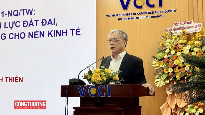 PGS. TS. Trần Đình Thiên - Thành viên Tổ Tư vấn Kinh tế của Thủ tướng, Nguyên Viện trưởng Viện Kinh tế Việt Nam tham luận về giải phóng nguồn lực đất đai, tạo dư địa tăng trưởng mới cho nền kinh tế - Nhìn từ Nghị quyết số 21-NQ/TW