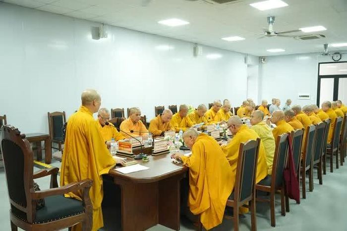 Quang cảnh phiên họp