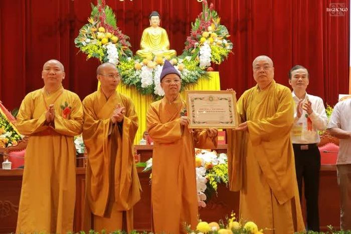 Trung ương Giáo hội trao Bằng tuyên dương công đức