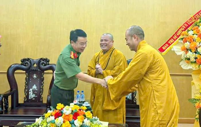 Đại tá Hoàng Quốc Việt cảm ơn tình cảm của Ban Trị sự GHPGVN tỉnh Thanh Hóa dành cho lực lượng Công an tỉnh