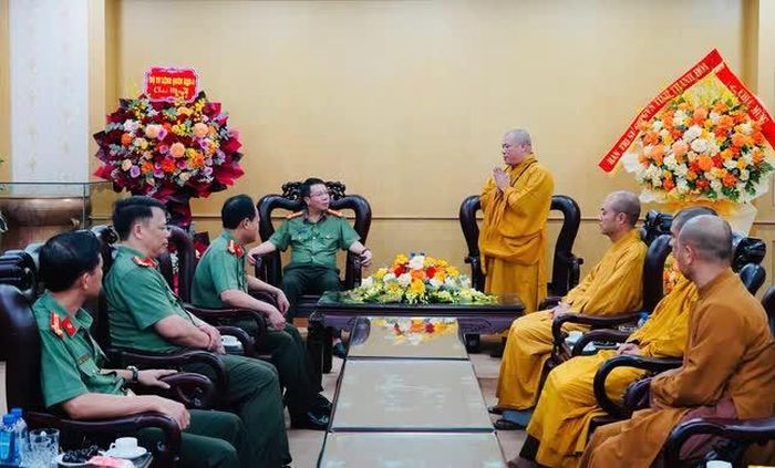 Thượng tọa Thích Tâm Chính gửi lời chúc mừng của Ban Trị sự GHPGVN tỉnh Thanh Hóa đến tập thể lãnh đạo, cán bộ, chiến sĩ Công an tỉnh nhân Ngày truyền thống Công an nhân dân
