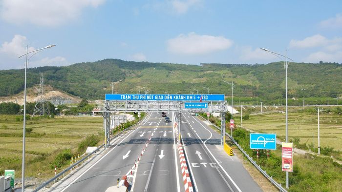 Nút giao kết nối vào cao tốc Nha Trang - Cam Lâm và Nha Trang - Vân Phong, nằm cạnh Cụm công nghiệp Diên Thọ, tạo thuận lợi cho kết nối giao thương liên vùng.