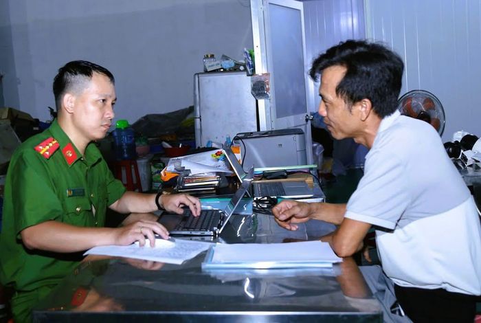 Công an làm việc với Lê Văn Tình.