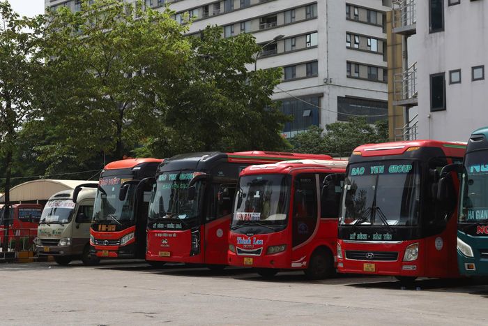 Các đơn vị vận tải được yêu cầu chủ động chuẩn bị phương tiện, kiểm tra kỹ tình trạng kỹ thuật trước khi xuất bến. Lái xe và nhân viên phục vụ được quán triệt nghiêm các quy định về an toàn giao thông, tuyệt đối không để xảy ra tình trạng chở quá số người quy định.