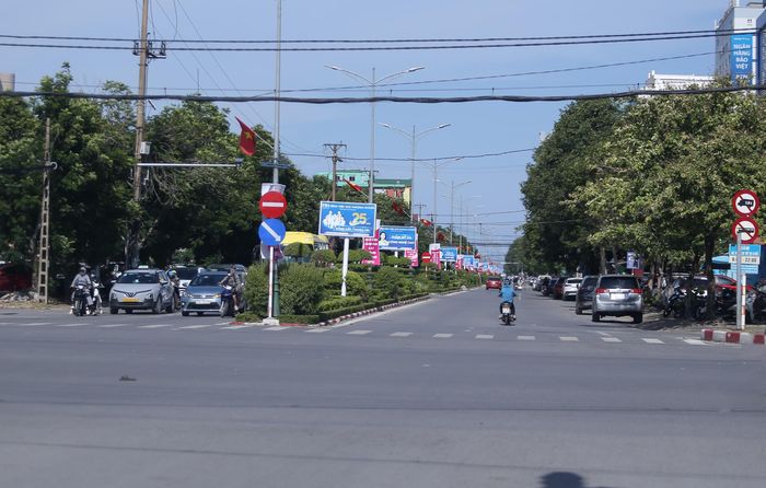 "Đây là trục giao thông quan trọng, nối từ ga Vinh đi qua các trục giao thông lớn của nhiều phường và tương lai sẽ thông qua cầu Bến Thuỷ 3 sang Hà Tĩnh. Vì vậy ngầm hóa kênh để mở rộng lòng đường là rất phù hợp", ông Phong chia sẻ.