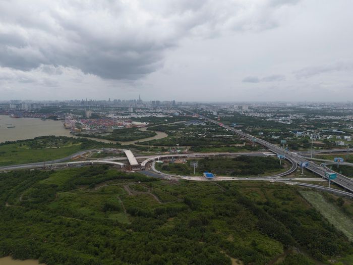 Công trình có điểm đầu nối với đường Nguyễn Thị Định, gần giao lộ Trương Văn Bang; điểm cuối tại nút giao Vành đai 3 và cao tốc TP.HCM - Long Thành - Dầu Giây, đi qua khu vực Cát Lái và Long Trường. 