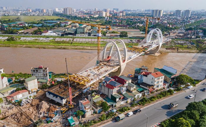 Tuy nhiên, do công tác giải phóng mặt bằng (GPMB) chậm, công trường thiếu mặt bằng thi công. Vì vậy phải lùi thời gian hoàn thành đến cuối năm 2026.