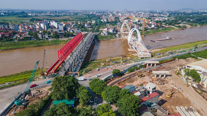 Dự án nâng cấp tuyến vận tải thủy sông Đuống hoàn thành, dỡ bỏ cầu cũ, cho khai thác riêng đường bộ, đường sắt trên hai cầu mới sẽ nâng cao năng lực khai thác cả đường bộ, đường sắt và đường thủy.