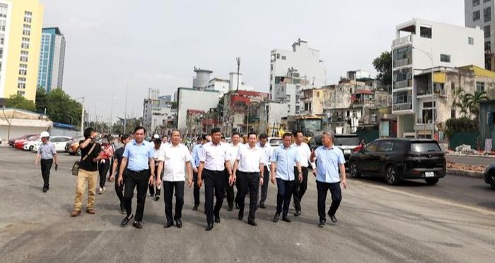 Đoàn công tác kiểm tra hiện trường dự án. Ảnh: HT.