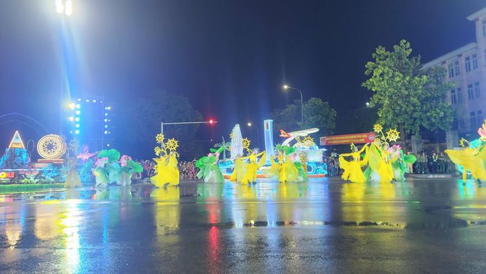 Tối 18/8 tại tuyến đường Trường Thi (thuộc phường Trường Vinh) tỉnh Nghệ An diễn ra chương trình nhạc hội đường phố quy mô lớn, lần đầu tiên được tổ chức ở mảnh đất xứ Nghệ.