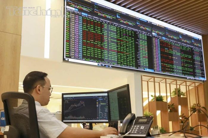 VN-Index đã lấy lại sắc xanh trong phiên giao dịch hôm nay. Ảnh: Đức Thanh