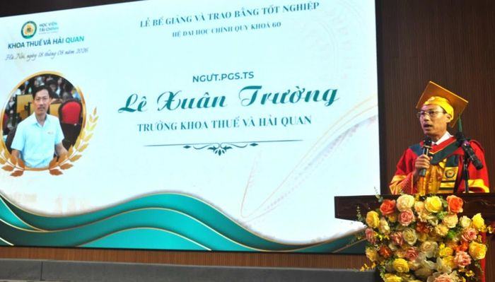 PGS.TS Lê Xuân Trường - Trưởng Khoa Thuế và Hải quan phát biểu tại buổi lễ. Ảnh: Đức Việt.